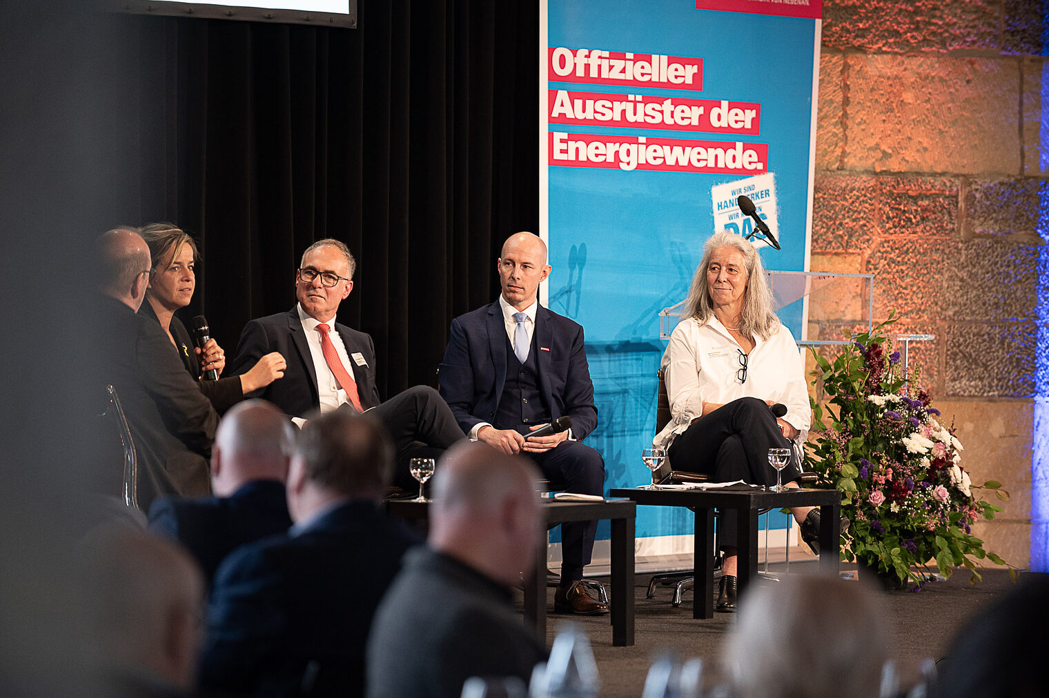 Macht sich stark für Frauen im Handwerk und gesetzliche Schutzleistungen für selbstständige Unternehmerinnen: Nordrhein-Westfalens stellvertretende Ministerpräsidentin Mona Neubaur.