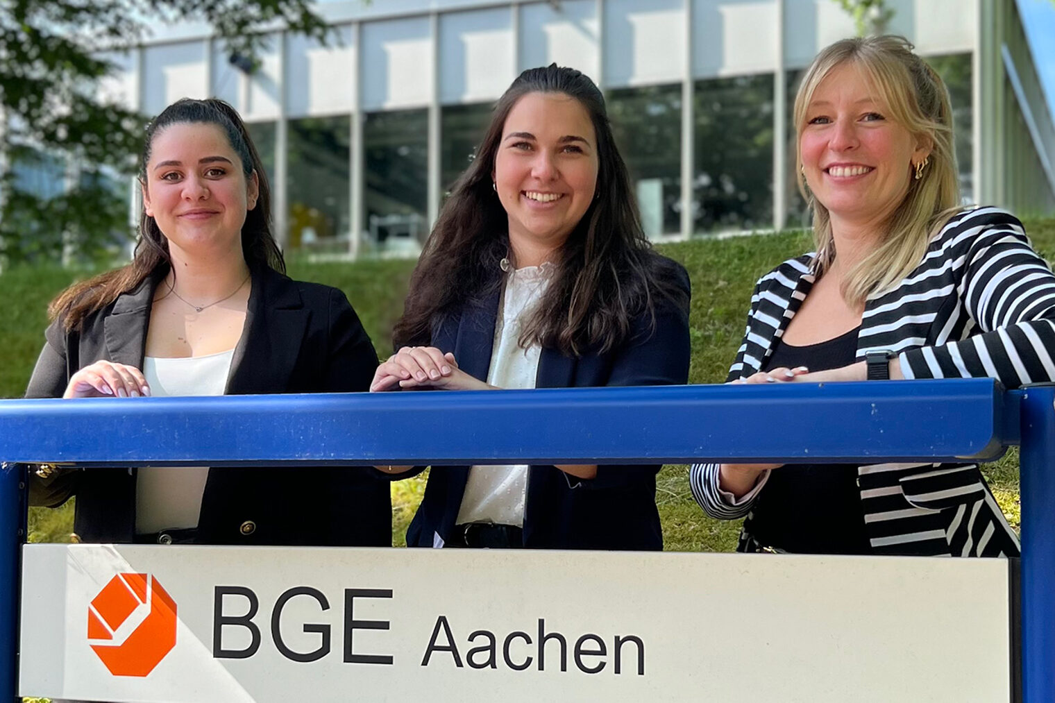 Team der Weiterbildungsberatung der Handwerkskammer Aachen: Tasmin Heger, Lisa Graff, Rebecca Aldenheim Team der Weiterbildungsberatung der Handwerkskammer Aachen: Tasmin Heger, Lisa Graff, Rebecca Aldenheim
