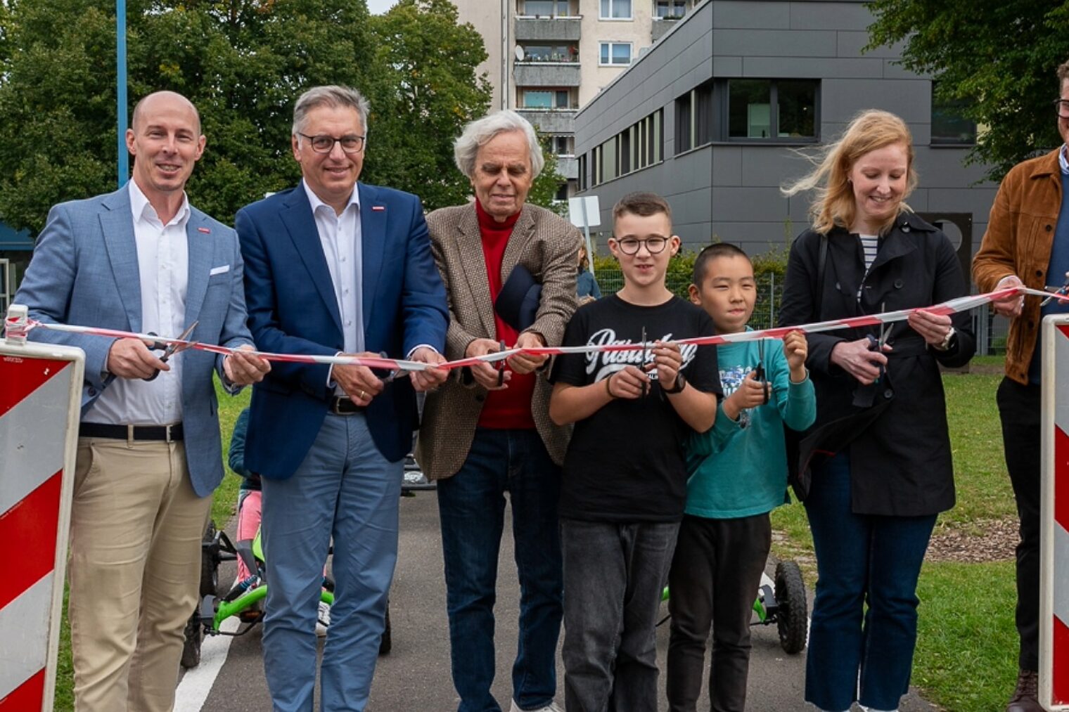 Einweihung der neue Spielstraße für die OGS Driescher Hof in Aachen. Einweihung der neue Spielstraße für die OGS Driescher Hof in Aachen.